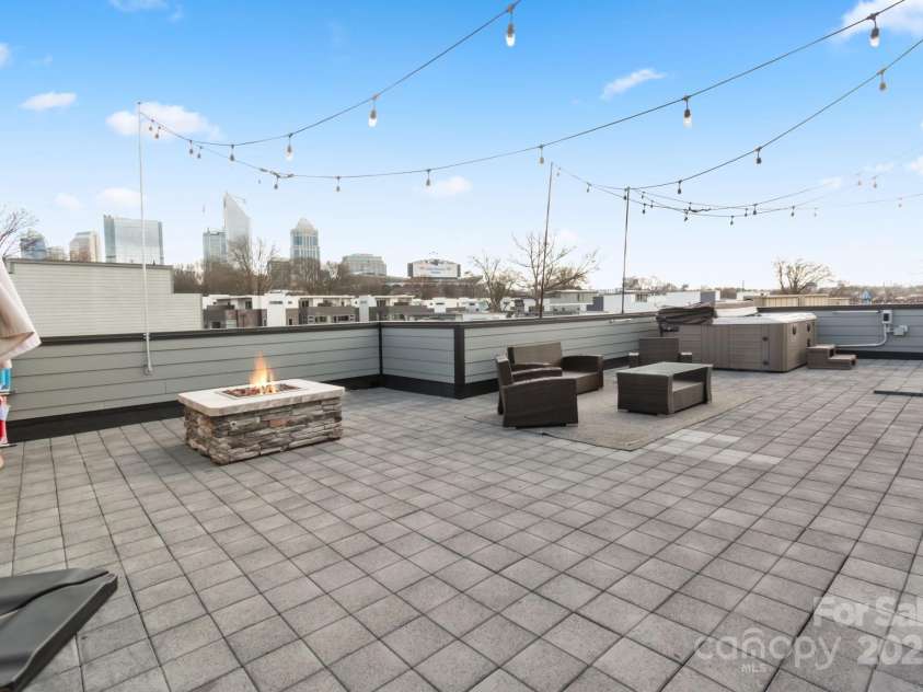 924 Westbrook Drive, Charlotte, NC 28202.  MLS# CAR4320380, YatesRealty ID 4084. 