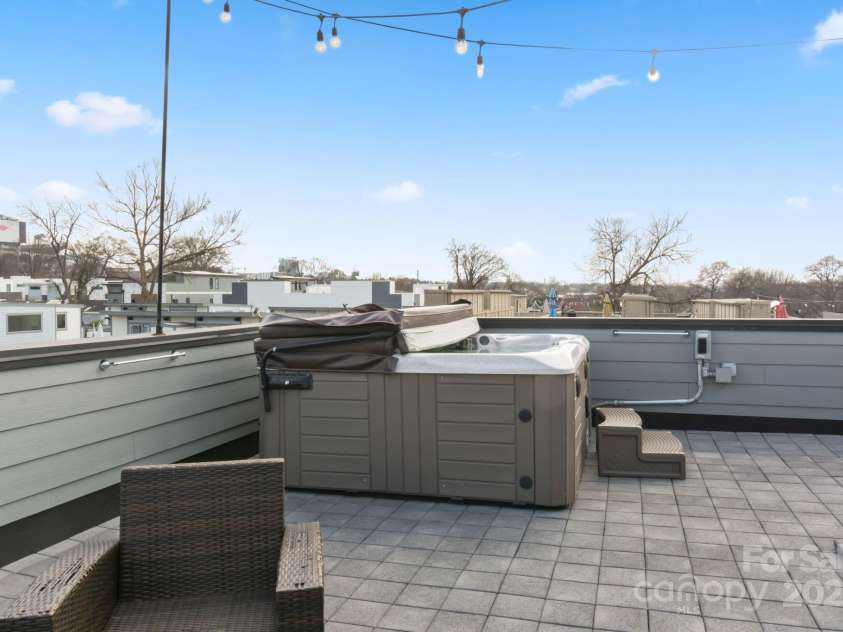 924 Westbrook Drive, Charlotte, NC 28202.  MLS# CAR4320380, YatesRealty ID 4084. 