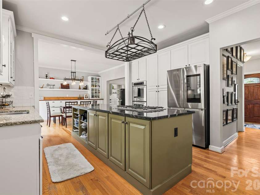 3375 Blue Jay Pass, Fort Mill, SC 29708.  MLS# CAR4401520, YatesRealty ID 40840. Beautiful kitchen