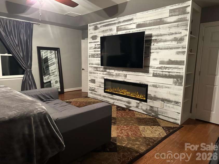 3375 Blue Jay Pass, Fort Mill, SC 29708.  MLS# CAR4401520, YatesRealty ID 40840. Fireplace in Primary bedroom