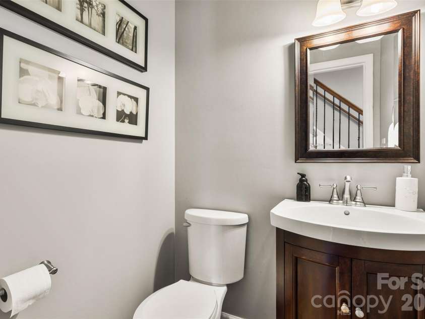 3375 Blue Jay Pass, Fort Mill, SC 29708.  MLS# CAR4401520, YatesRealty ID 40840. Powder room