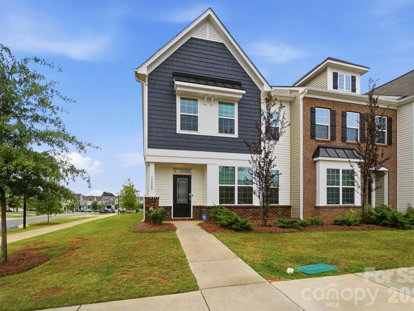 13905 Castle Nook Drive, Charlotte, NC 28273.  MLS# CAR4408305, YatesRealty ID 40843. 