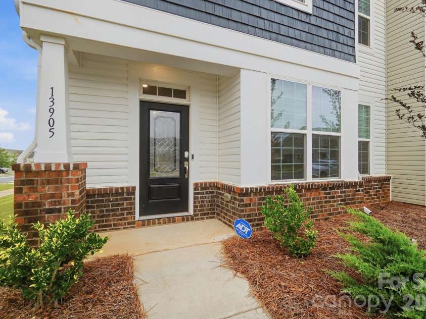 13905 Castle Nook Drive, Charlotte, NC 28273.  MLS# CAR4408305, YatesRealty ID 40843. 