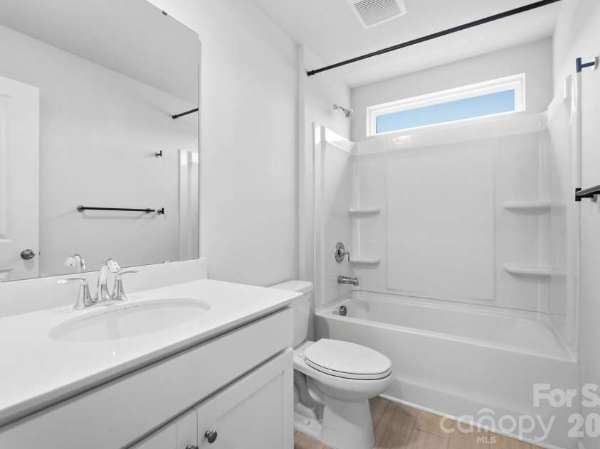 13905 Castle Nook Drive, Charlotte, NC 28273.  MLS# CAR4408305, YatesRealty ID 40843. 