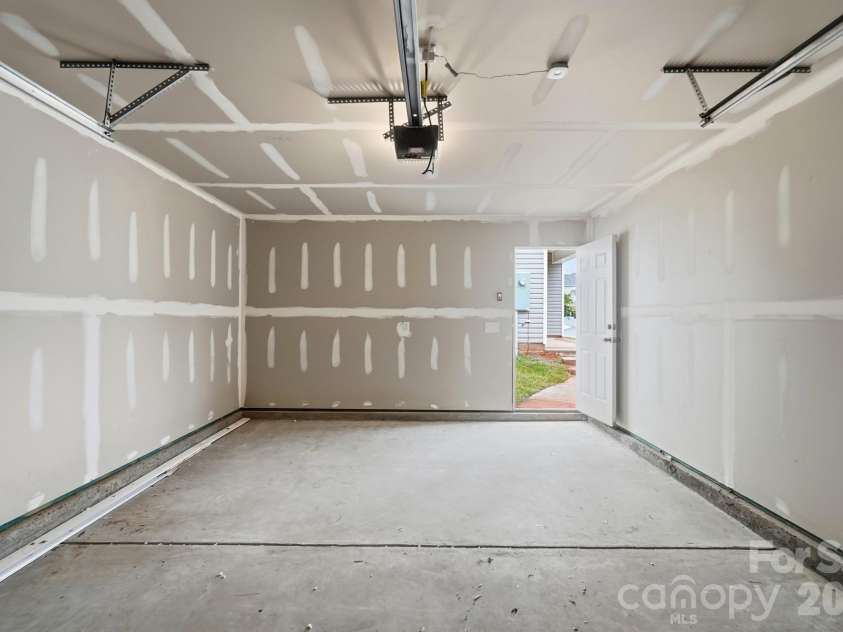 13905 Castle Nook Drive, Charlotte, NC 28273.  MLS# CAR4408305, YatesRealty ID 40843. 