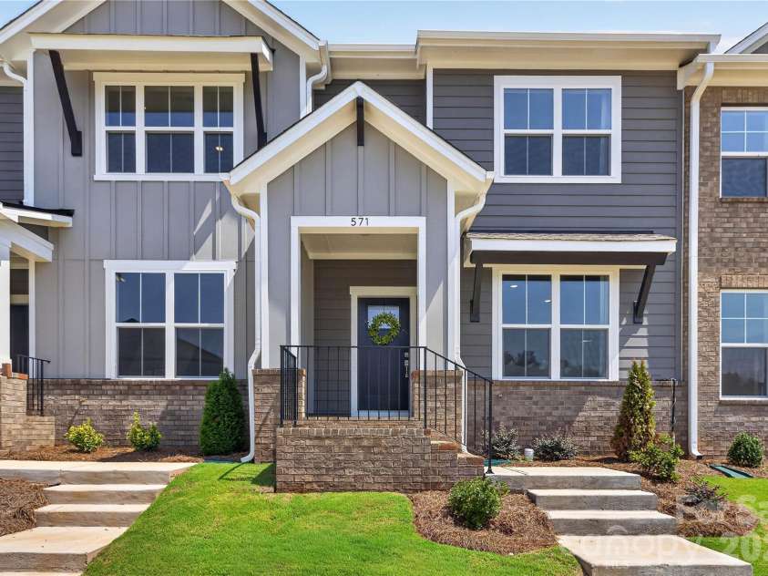 571 Cape Cod Way, Rock Hill, SC 29732.  MLS# CAR4408395, YatesRealty ID 40844. Move In Ready!!