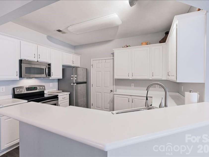 14941 Santa Lucia Drive, Charlotte, NC 28277.  MLS# CAR4408262, YatesRealty ID 40845. 