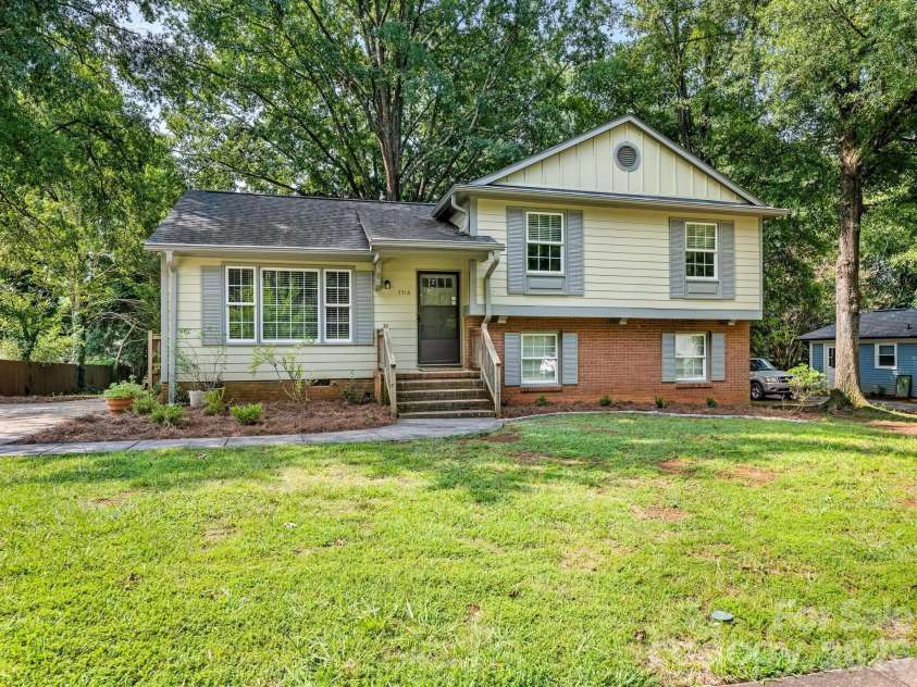 7518 Riding Trail Road, Charlotte, NC 28212.  MLS# CAR4409300, YatesRealty ID 40847. 