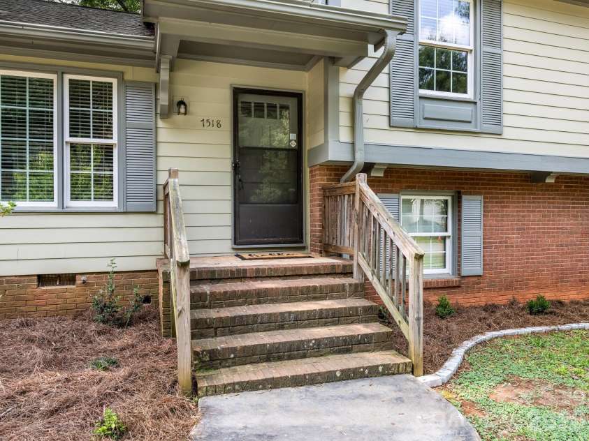 7518 Riding Trail Road, Charlotte, NC 28212.  MLS# CAR4409300, YatesRealty ID 40847. 