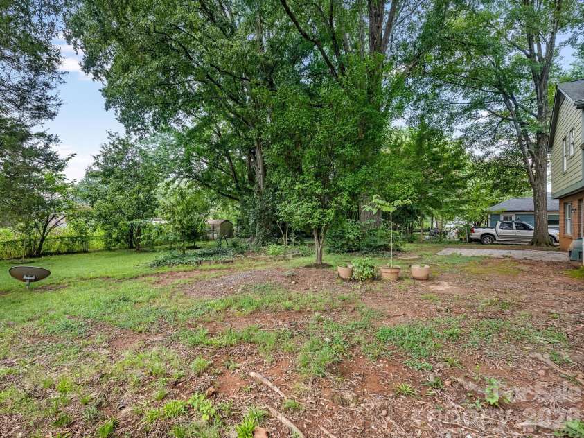 7518 Riding Trail Road, Charlotte, NC 28212.  MLS# CAR4409300, YatesRealty ID 40847. 