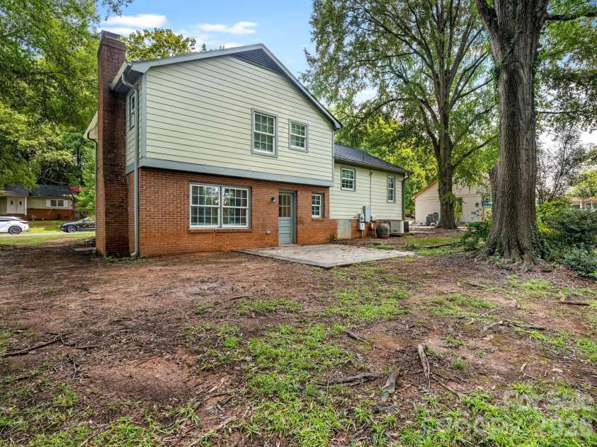 7518 Riding Trail Road, Charlotte, NC 28212.  MLS# CAR4409300, YatesRealty ID 40847. 