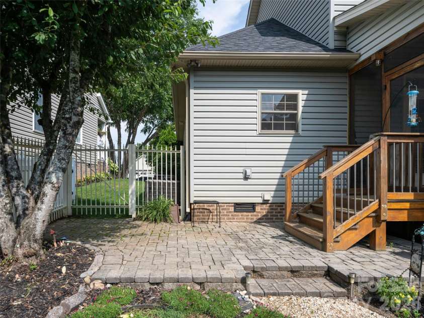 80 Driftstone Circle, Arden, NC 28704.  MLS# CAR4408543, YatesRealty ID 40849. 