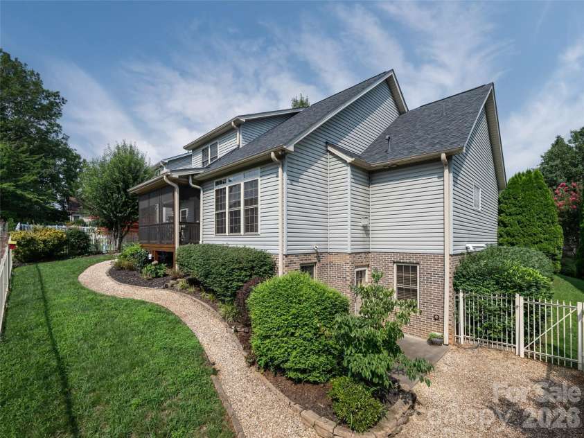 80 Driftstone Circle, Arden, NC 28704.  MLS# CAR4408543, YatesRealty ID 40849. 