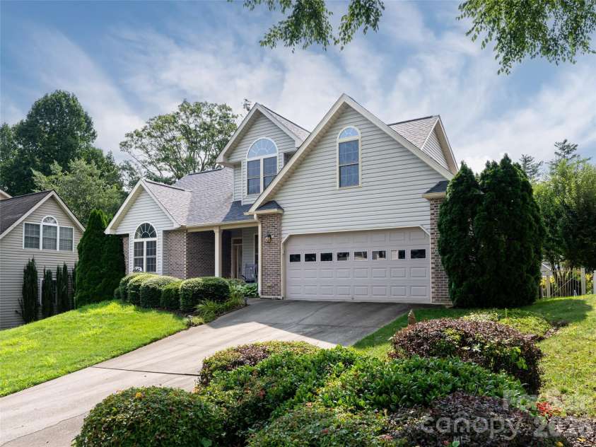 80 Driftstone Circle, Arden, NC 28704.  MLS# CAR4408543, YatesRealty ID 40849. 