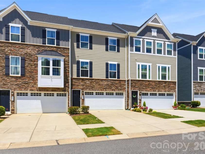 411 Lahinch Drive, Tega Cay, SC 29708.  MLS# CAR4402483, YatesRealty ID 40852. 