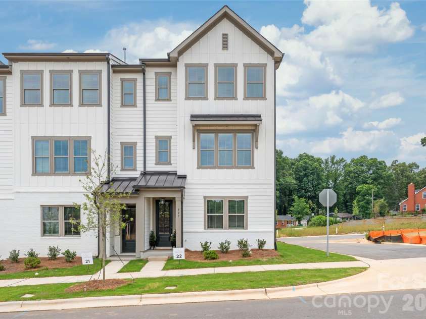 817 Garringer Place, Charlotte, NC 28208.  MLS# CAR4408503, YatesRealty ID 40855. 