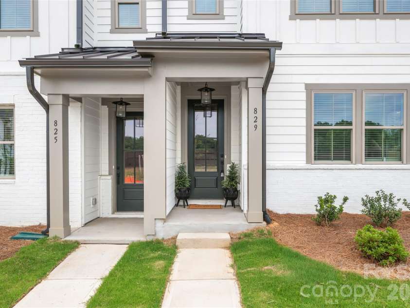 817 Garringer Place, Charlotte, NC 28208.  MLS# CAR4408503, YatesRealty ID 40855. 