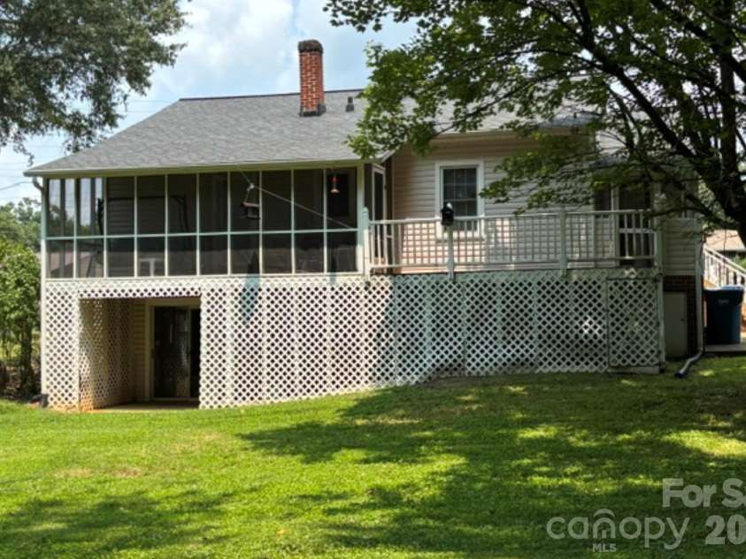 1404 23rd Avenue, Hickory, NC 28601.  MLS# CAR4408484, YatesRealty ID 40856. 