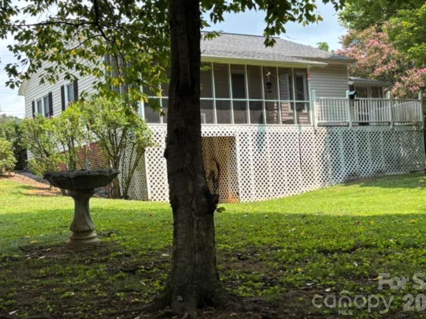 1404 23rd Avenue, Hickory, NC 28601.  MLS# CAR4408484, YatesRealty ID 40856. 