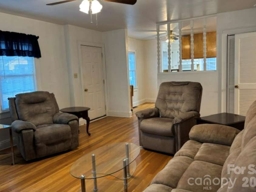 1404 23rd Avenue, Hickory, NC 28601.  MLS# CAR4408484, YatesRealty ID 40856. 