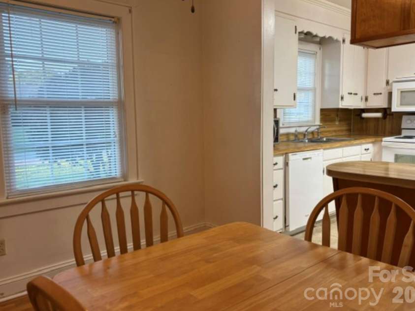1404 23rd Avenue, Hickory, NC 28601.  MLS# CAR4408484, YatesRealty ID 40856. 