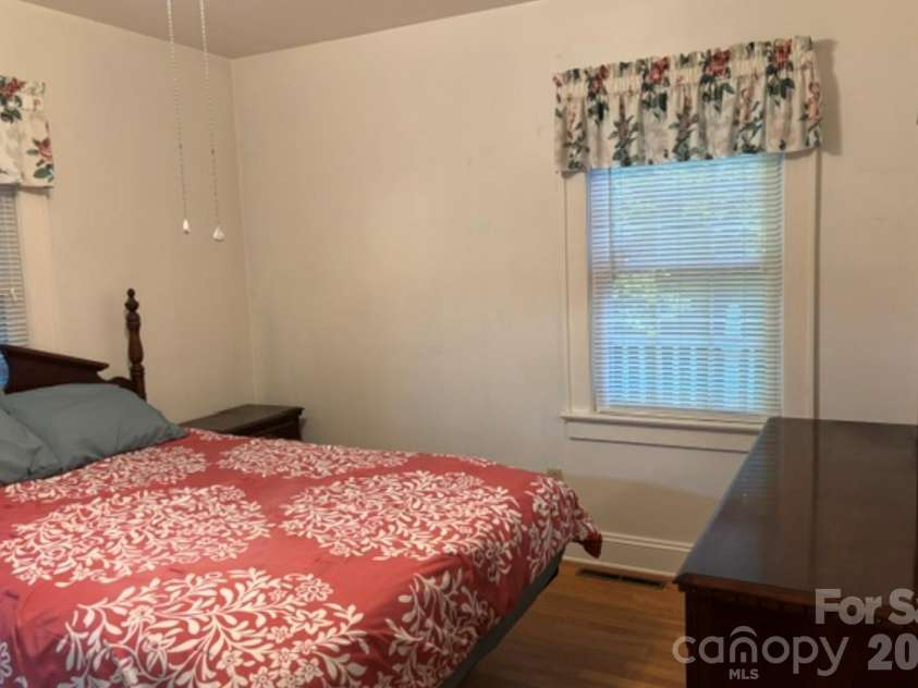 1404 23rd Avenue, Hickory, NC 28601.  MLS# CAR4408484, YatesRealty ID 40856. 