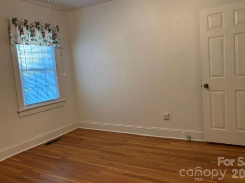 1404 23rd Avenue, Hickory, NC 28601.  MLS# CAR4408484, YatesRealty ID 40856. 