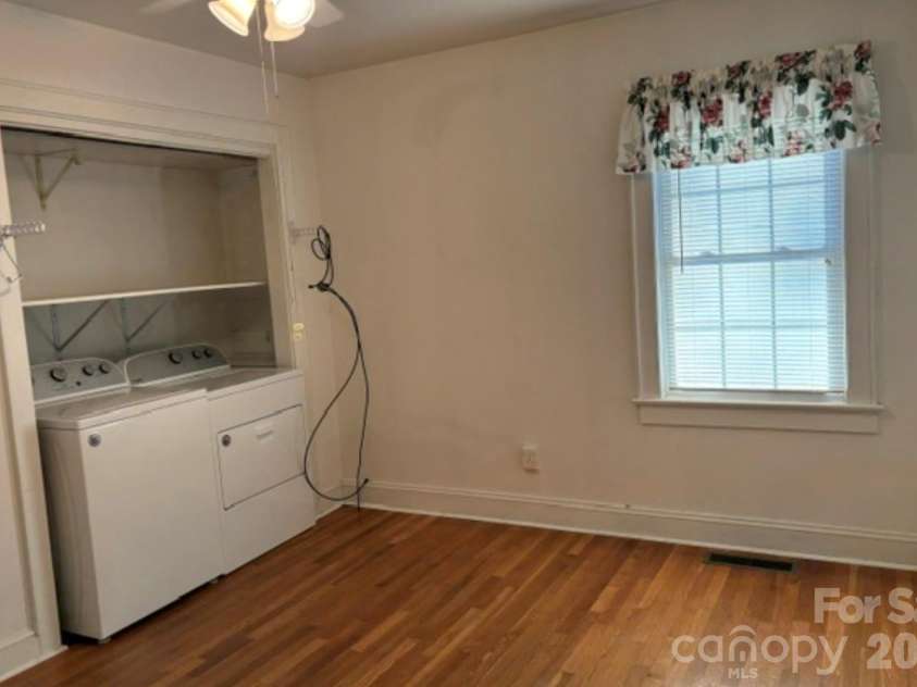 1404 23rd Avenue, Hickory, NC 28601.  MLS# CAR4408484, YatesRealty ID 40856. 