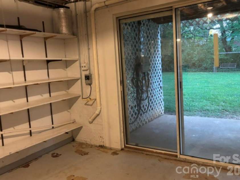 1404 23rd Avenue, Hickory, NC 28601.  MLS# CAR4408484, YatesRealty ID 40856. 