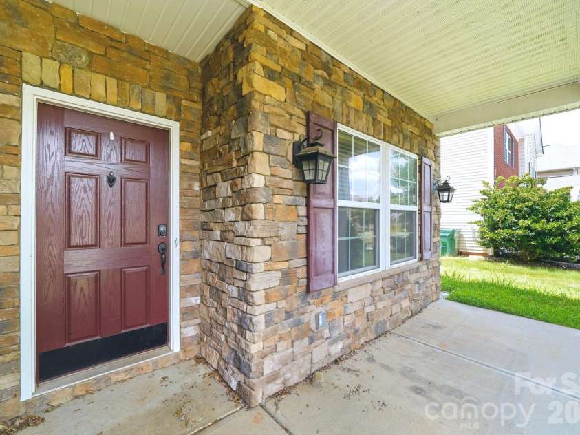 5011 Elementary View Drive, Charlotte, NC 28269.  MLS# CAR4407861, YatesRealty ID 40857. 