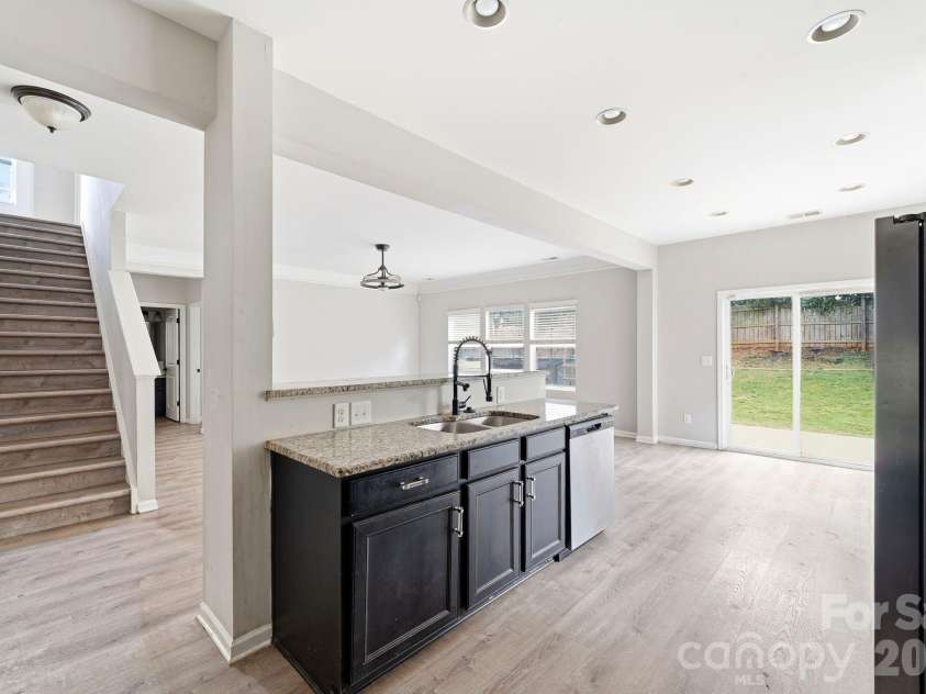 5011 Elementary View Drive, Charlotte, NC 28269.  MLS# CAR4407861, YatesRealty ID 40857. 