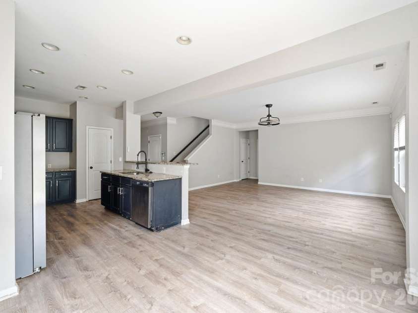 5011 Elementary View Drive, Charlotte, NC 28269.  MLS# CAR4407861, YatesRealty ID 40857. 