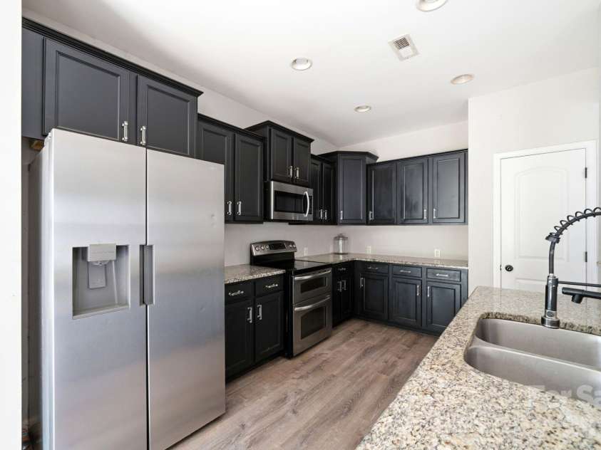 5011 Elementary View Drive, Charlotte, NC 28269.  MLS# CAR4407861, YatesRealty ID 40857. 