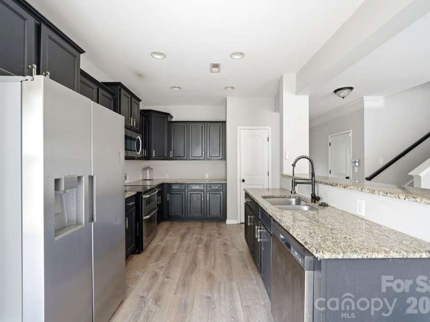 5011 Elementary View Drive, Charlotte, NC 28269.  MLS# CAR4407861, YatesRealty ID 40857. 