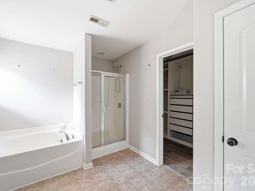 5011 Elementary View Drive, Charlotte, NC 28269.  MLS# CAR4407861, YatesRealty ID 40857. 
