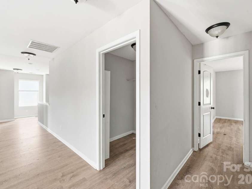 5011 Elementary View Drive, Charlotte, NC 28269.  MLS# CAR4407861, YatesRealty ID 40857. 