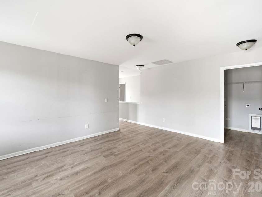 5011 Elementary View Drive, Charlotte, NC 28269.  MLS# CAR4407861, YatesRealty ID 40857. 