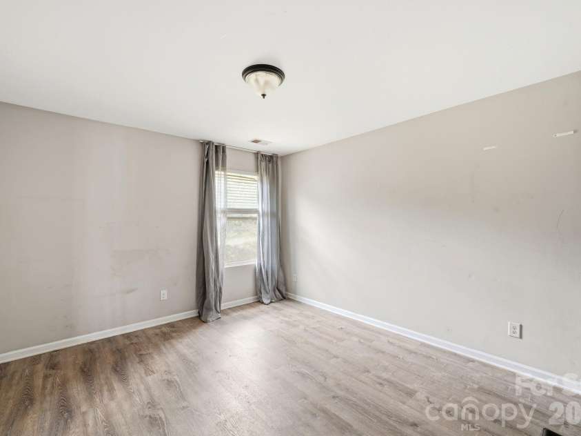 5011 Elementary View Drive, Charlotte, NC 28269.  MLS# CAR4407861, YatesRealty ID 40857. 