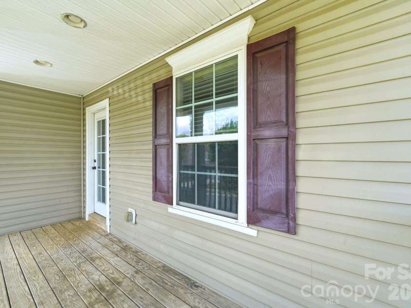 5011 Elementary View Drive, Charlotte, NC 28269.  MLS# CAR4407861, YatesRealty ID 40857. 