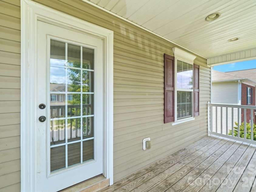 5011 Elementary View Drive, Charlotte, NC 28269.  MLS# CAR4407861, YatesRealty ID 40857. 