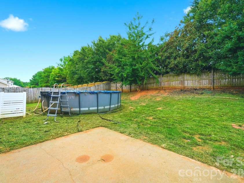 5011 Elementary View Drive, Charlotte, NC 28269.  MLS# CAR4407861, YatesRealty ID 40857. 