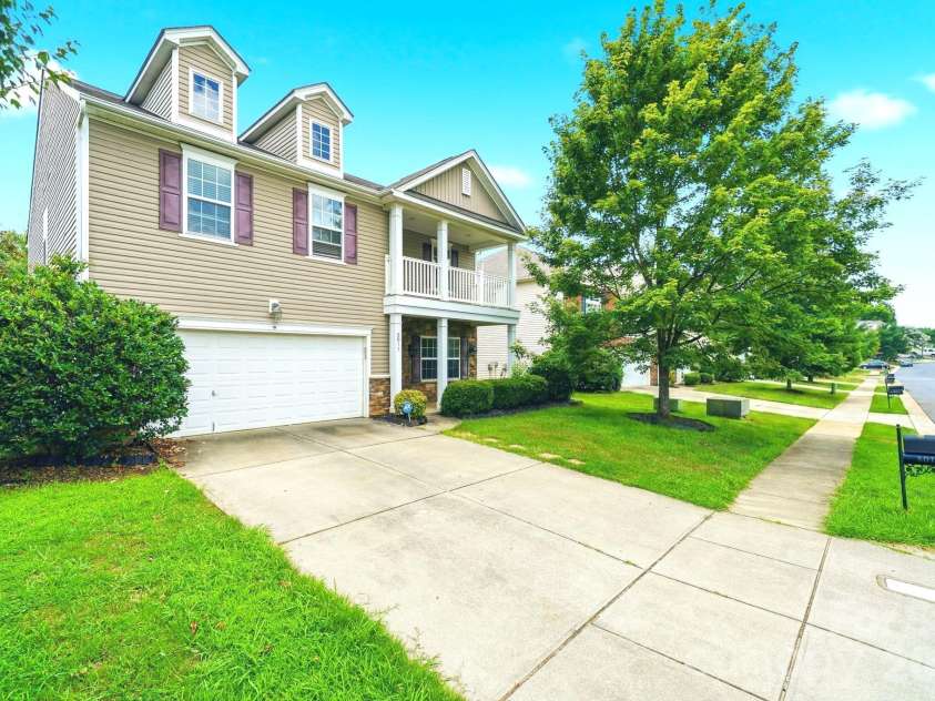 5011 Elementary View Drive, Charlotte, NC 28269.  MLS# CAR4407861, YatesRealty ID 40857. 