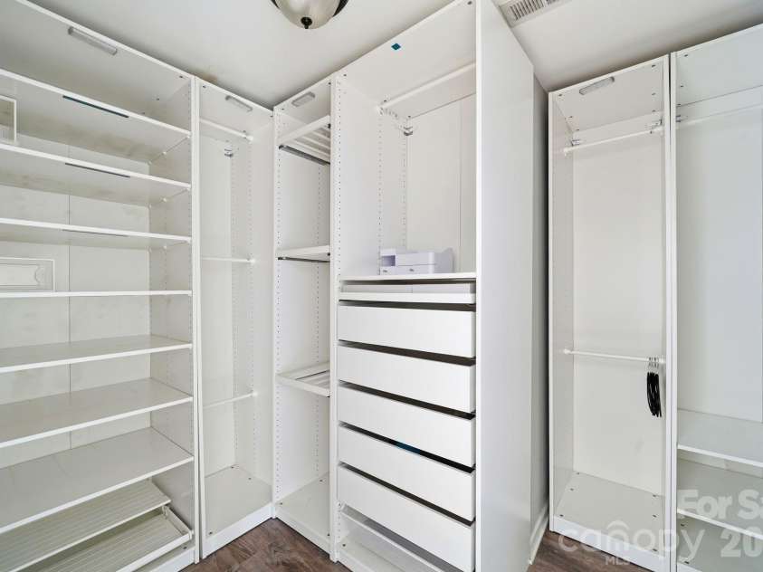 5011 Elementary View Drive, Charlotte, NC 28269.  MLS# CAR4407861, YatesRealty ID 40857. Custom Shelving