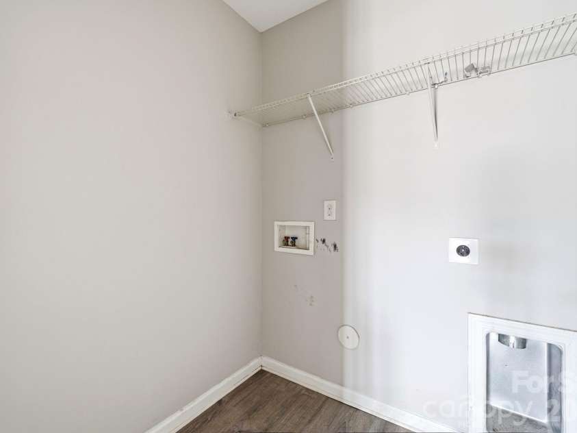 5011 Elementary View Drive, Charlotte, NC 28269.  MLS# CAR4407861, YatesRealty ID 40857. Laundry