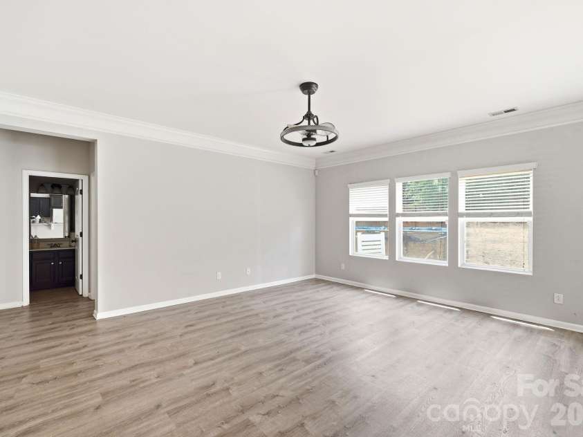 5011 Elementary View Drive, Charlotte, NC 28269.  MLS# CAR4407861, YatesRealty ID 40857. Living Room