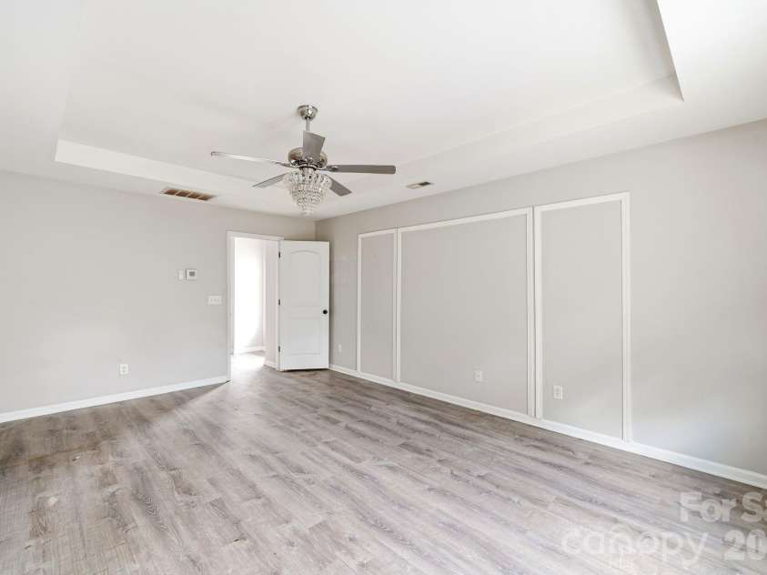 5011 Elementary View Drive, Charlotte, NC 28269.  MLS# CAR4407861, YatesRealty ID 40857. Primary Bedroom