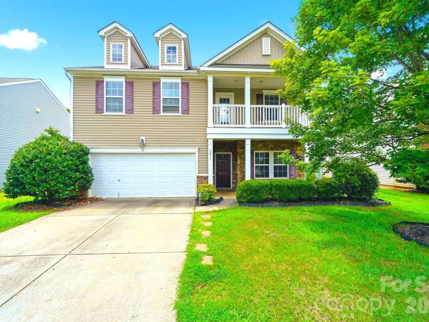 5011 Elementary View Drive, Charlotte, NC 28269.  MLS# CAR4407861, YatesRealty ID 40857. Welcome Home!