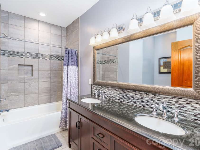 15027 Beatties Ford Road, Huntersville, NC 28078.  MLS# CAR4403826, YatesRealty ID 40858. Second full bath