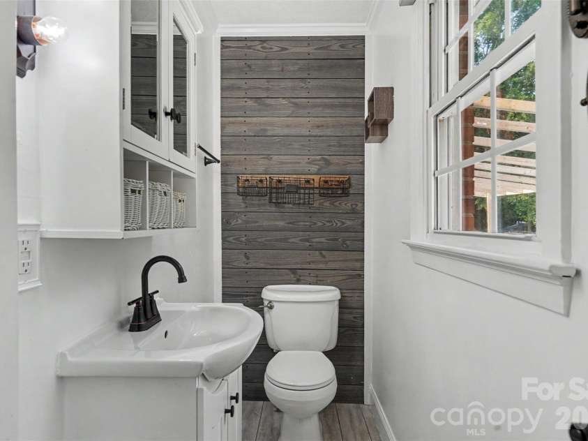 617 Lake Drive, Rockwell, NC 28138.  MLS# CAR4407293, YatesRealty ID 40859. Updated Primary Half Bath with Accent Wall