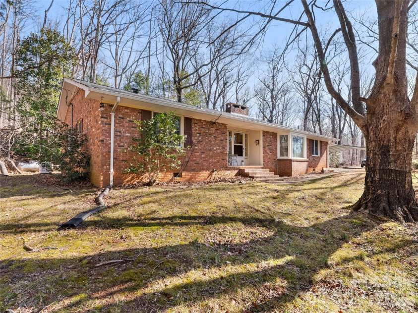 121 Hummingbird Lane, Columbus, NC 28722.  MLS# CAR4344447, YatesRealty ID 4086. 
